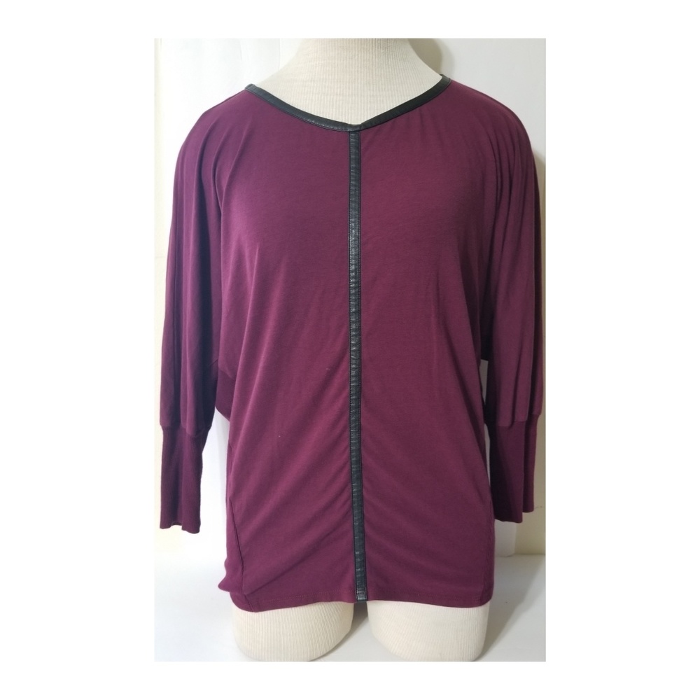TWO VINCE CAMUTO LONGSLEEVE